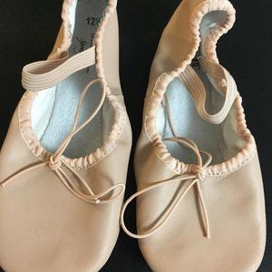 Girl ballet dance shoes size 12.5 never worn